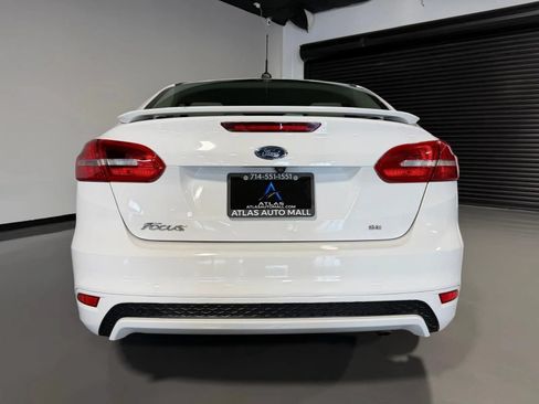 Used 2016 Ford Focus SE w/ SE Sport Package FWD image 5