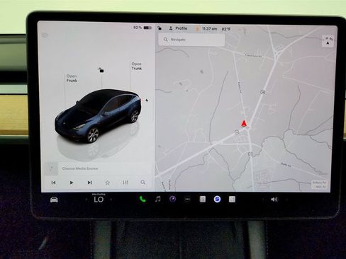 Used 2024 Tesla Model Y Long Range AWD/4WD image 19