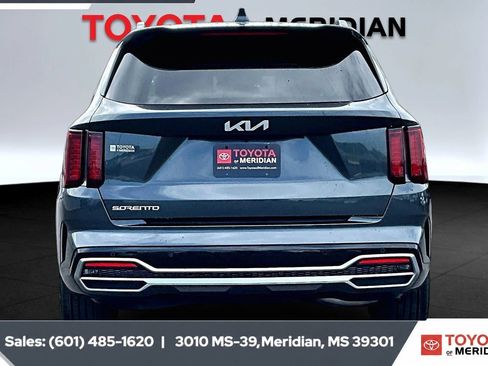 Used 2023 Kia Sorento S w/ Panoramic Sunroof Package FWD image 4