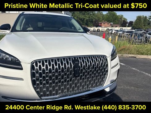 Used 2023 Lincoln Corsair AWD image 3