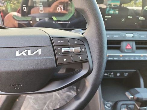 New 2025 Kia K4 LXS image 16