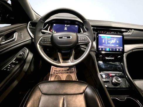 Used 2023 Jeep Grand Cherokee L Limited w/ Black Appearance Package image 15