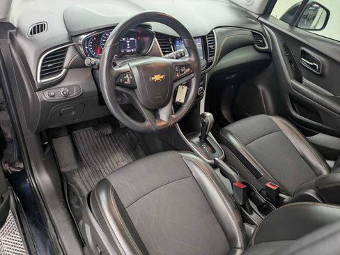 Used 2021 Chevrolet Trax LT AWD/4WD image 2