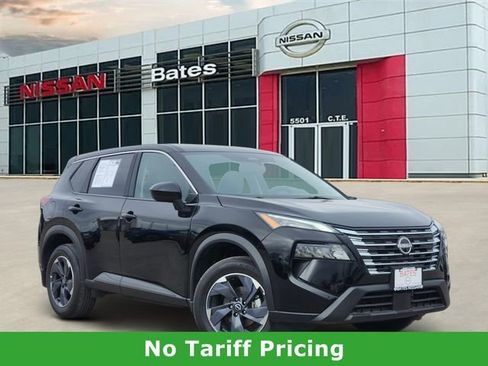 Certified 2025 Nissan Rogue SV image 1