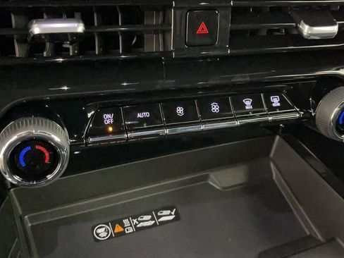 New 2025 Chevrolet Suburban Premier image 19