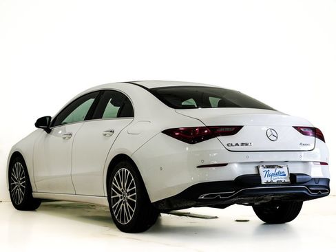 Used 2025 Mercedes-Benz CLA 250 4MATIC image 9