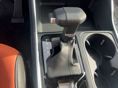 New 2026 Kia Carnival EX image 18