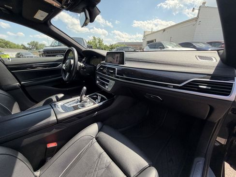 Used 2022 BMW 750i xDrive w/ M Sport Package AWD/4WD image 36