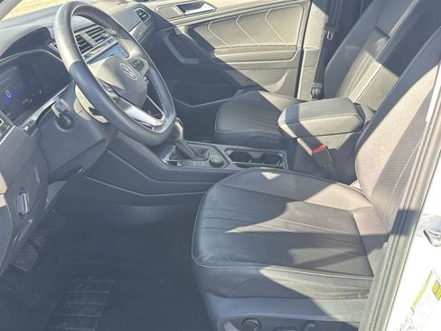 Used 2022 Volkswagen Tiguan SE image 12