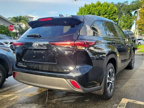 Used 2025 Toyota Highlander XLE AWD/4WD image 4
