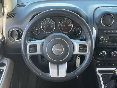 Used 2017 Jeep Compass Latitude image 21