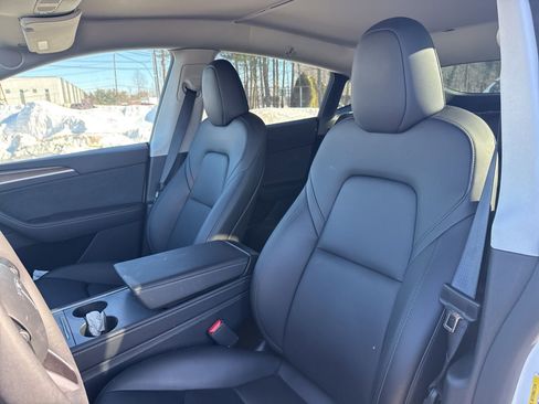 Used 2024 Tesla Model Y Long Range image 11