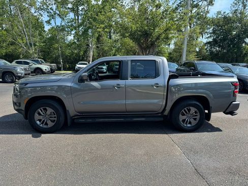Used 2025 Nissan Frontier SV w/ Tow Package RWD image 2