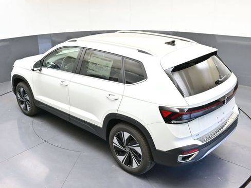 Used 2025 Volkswagen Taos SE image 43