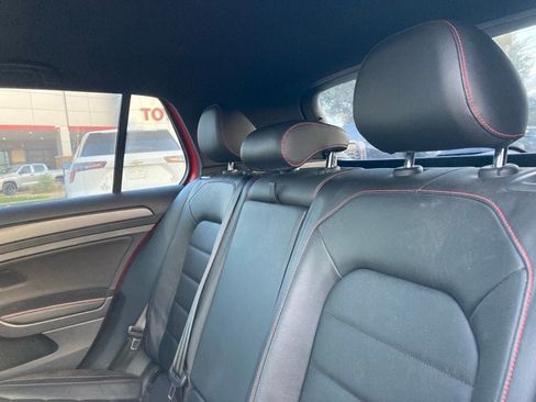 Used 2019 Volkswagen GTI SE FWD image 11