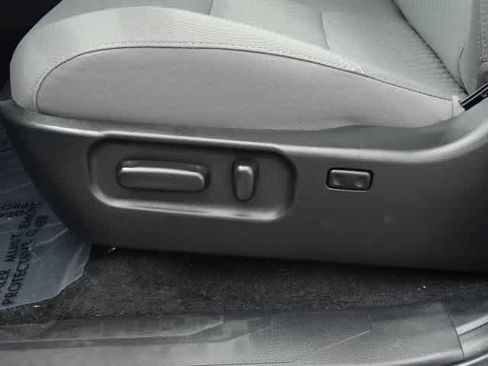 Certified 2022 Toyota Tacoma SR5 AWD/4WD image 17