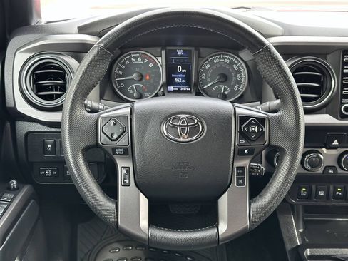 Used 2022 Toyota Tacoma TRD Off-Road w/ Technology Package AWD/4WD image 37