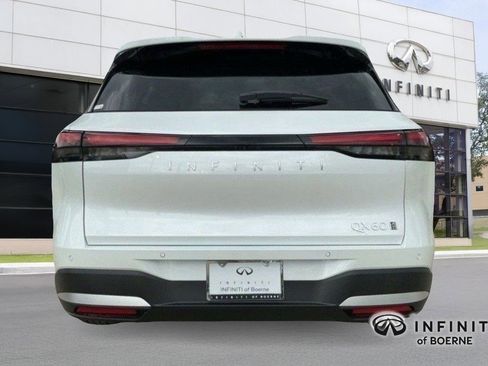 New 2026 INFINITI QX60 Luxe w/ Family Package image 4