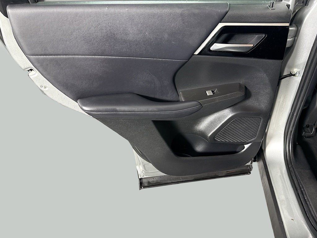 Used 2023 Mitsubishi Outlander SE FWD image 25