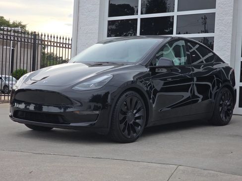 Used 2024 Tesla Model Y Performance AWD/4WD image 9
