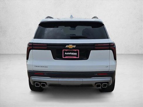 Used 2024 Chevrolet Traverse LT FWD image 7