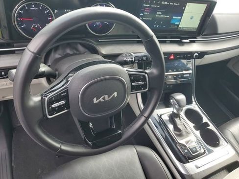 Used 2024 Kia Carnival EX FWD image 19