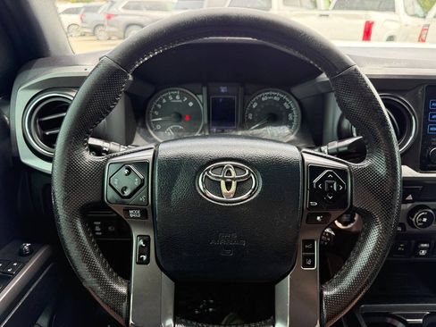 Used 2019 Toyota Tacoma TRD Off-Road w/ Technology Package AWD/4WD image 26