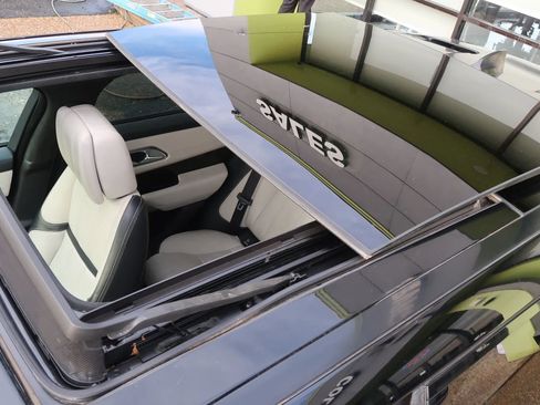 Used 2018 Land Rover Range Rover Velar image 54