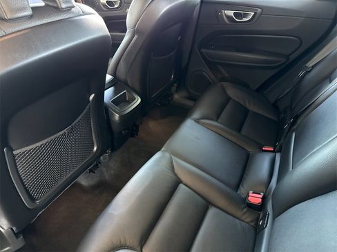 Certified 2023 Volvo XC60 B5 Plus image 11
