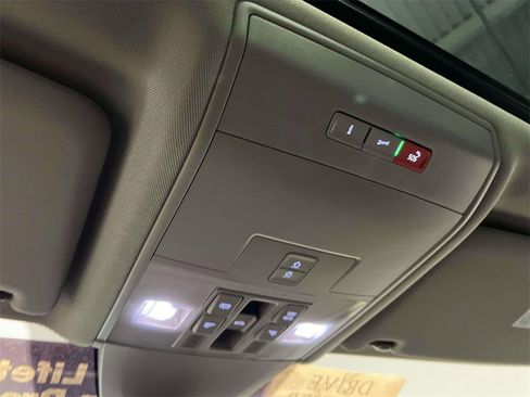 Used 2023 Volkswagen Atlas SEL image 33