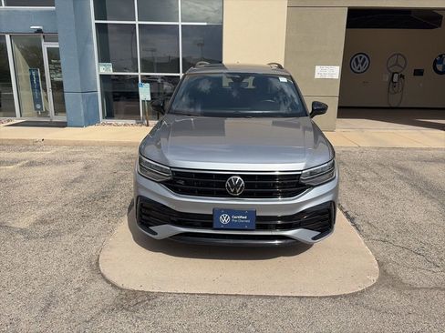 Used 2023 Volkswagen Tiguan SE R-Line AWD/4WD image 3