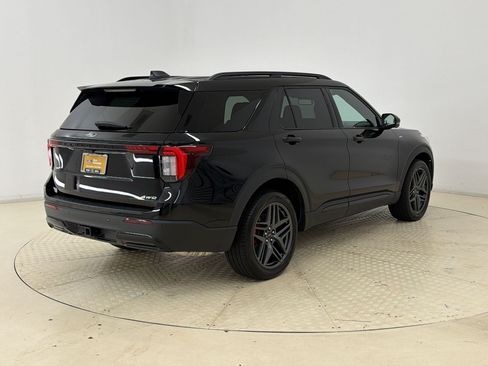 Certified 2025 Ford Explorer ST-Line w/ Premium Package AWD/4WD image 9
