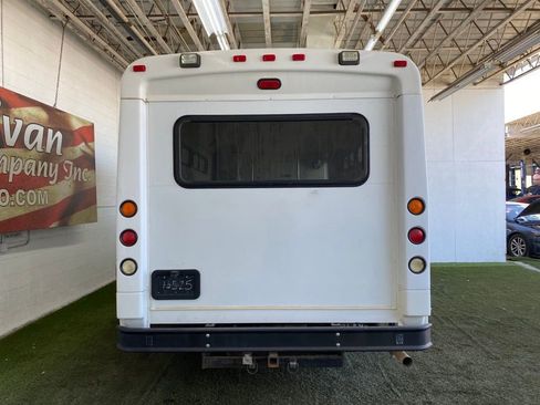 Used 2012 Ford E-450 and Econoline 450 Super Duty w/ Shuttle Bus Prep Pkg image 4