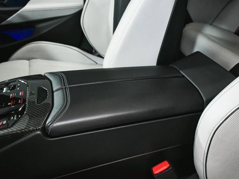 Used 2025 BMW M5 w/ Executive Package image 64