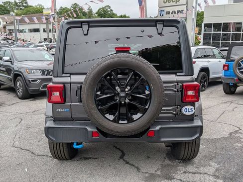 Used 2023 Jeep Wrangler Unlimited Sahara w/ Cold Weather Group AWD/4WD image 7