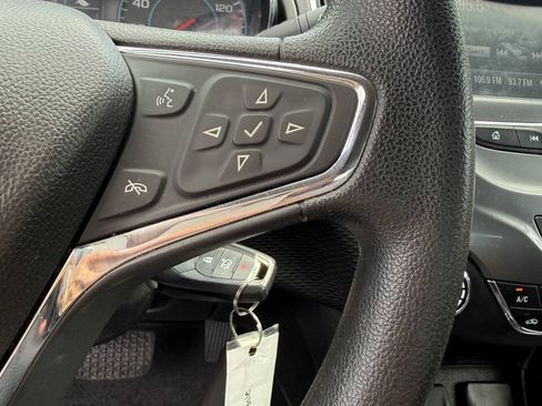 Used 2017 Chevrolet Cruze LT FWD image 16