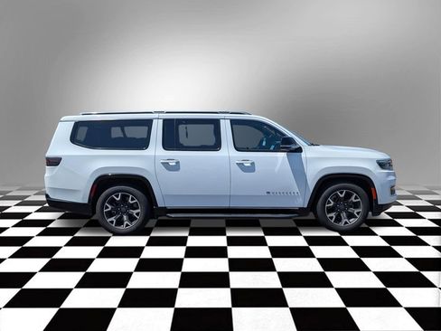 Used 2024 Jeep Wagoneer L Series III w/ Flexible Seating Group AWD/4WD image 6