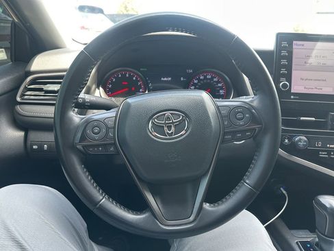 Used 2022 Toyota Camry XSE FWD image 8