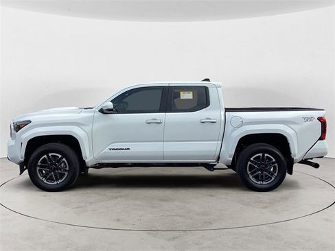 Used 2024 Toyota Tacoma TRD Sport image 2