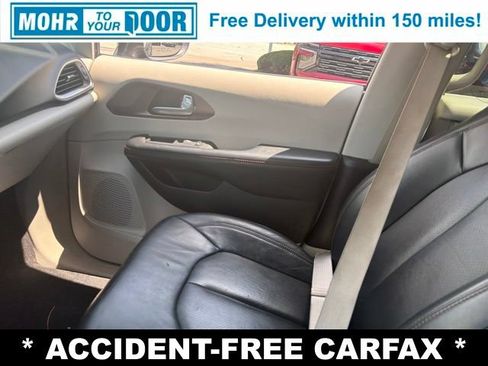 Used 2017 Chrysler Pacifica Touring-L Plus w/ Advanced Safetytec Group FWD image 28