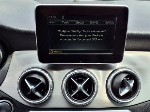 Used 2017 Mercedes-Benz GLA 250 4MATIC image 19