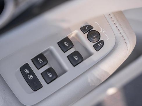 Certified 2022 Volvo XC60 B6 Inscription w/ Advanced Package image 35