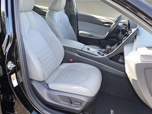 Used 2019 Toyota Avalon XSE image 14