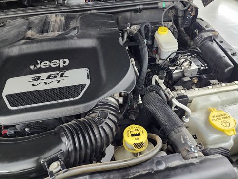 Used 2012 Jeep Wrangler Unlimited Sport image 15