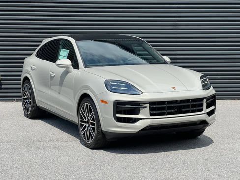New 2025 Porsche Cayenne Coupe image 9