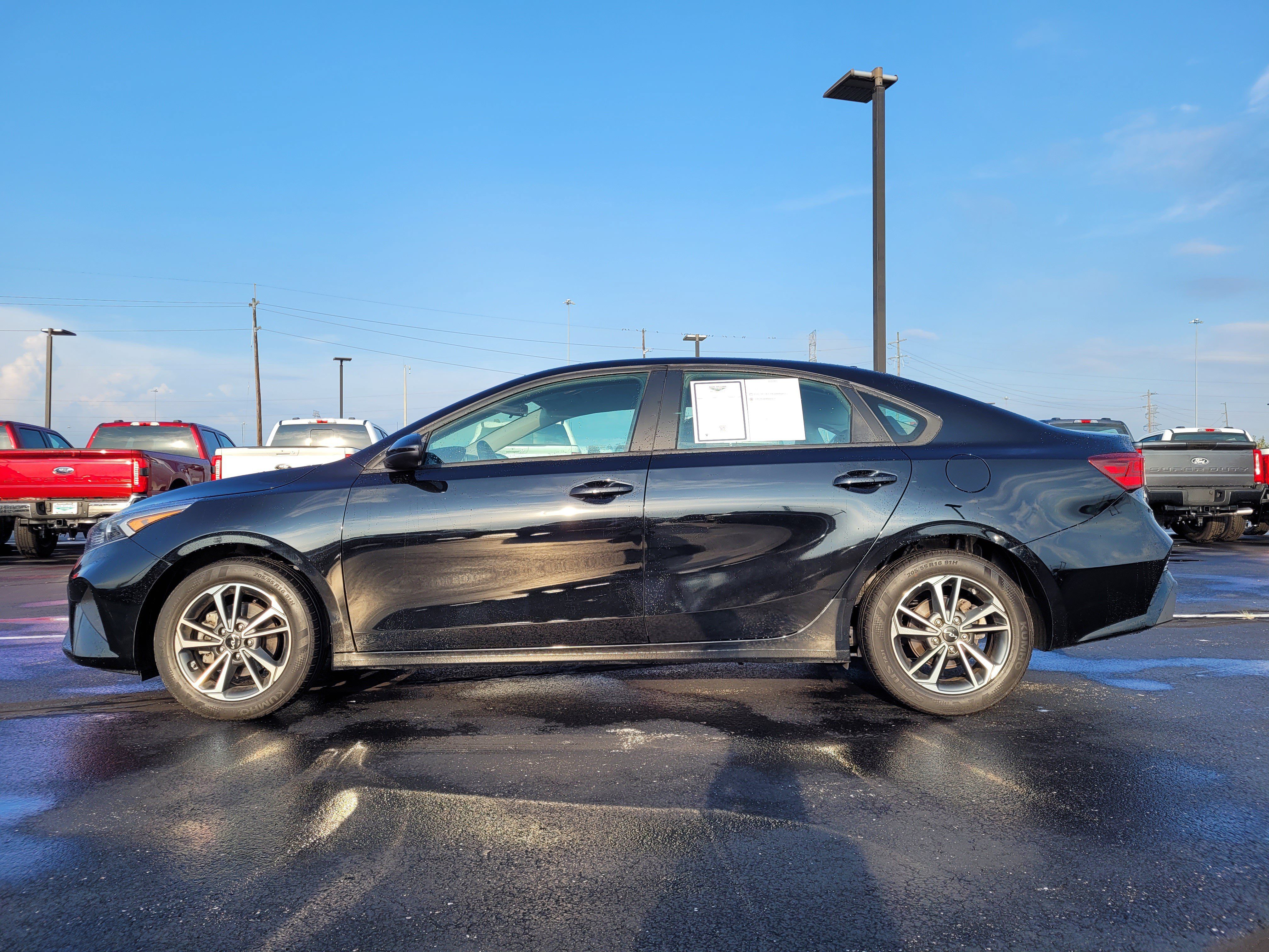 Used 2023 Kia Forte LXS FWD image 7