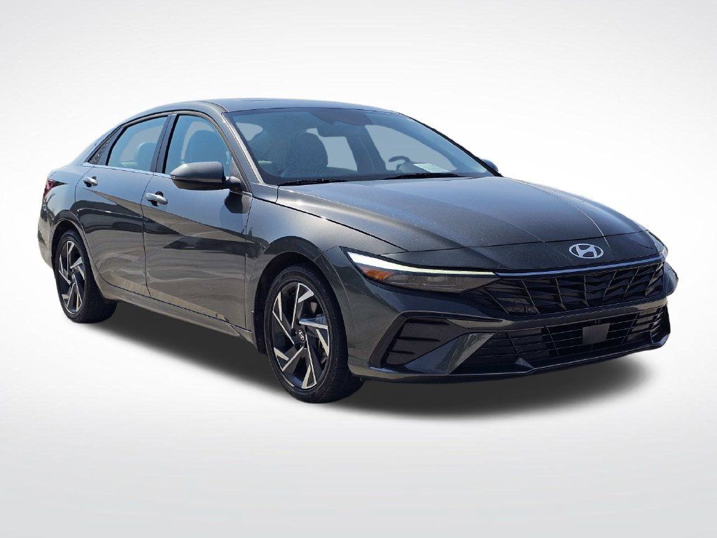 Used 2025 Hyundai Elantra Limited FWD 360° Tour