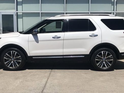 Used 2019 Ford Explorer Platinum image 4