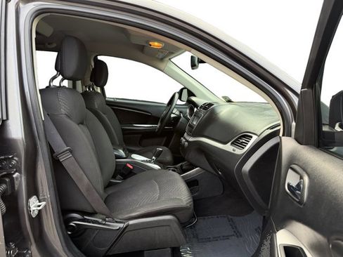 Used 2019 Dodge Journey SE w/ Blacktop Package image 12