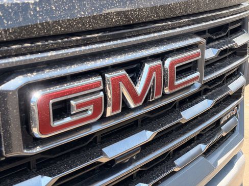 Used 2025 GMC Sierra 2500 AT4 w/ AT4 Premium Plus Package AWD/4WD image 4